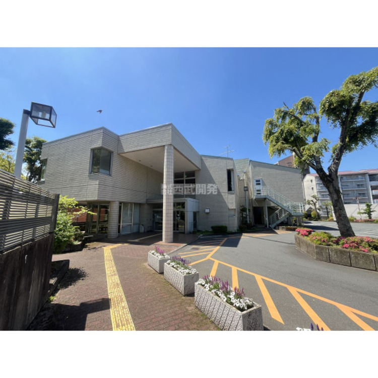 周辺 鴻巣市立市民センター(約240m)