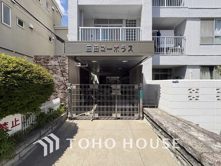 エントランス マンション入り口