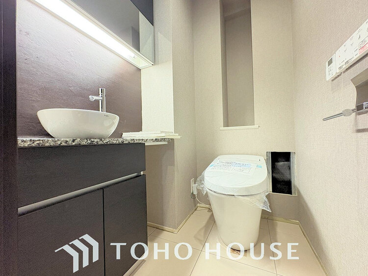 トイレ トイレには快適な温水洗浄便座付