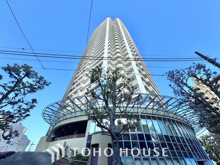 外観 漂う上質な空気感、マンションに入れば「おかえりなさい」と笑顔で迎えてくれるエントランス。最良の心配りを感じるマンションでした。