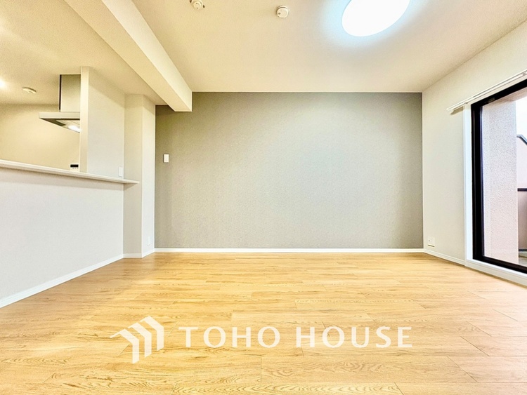 内装 窓をあけると通り抜ける風。清々しく心地よいそよ風が、この空間を涼やかに。風通しの良さは人にとっても家にとっても健康的で気持ちいいもの。