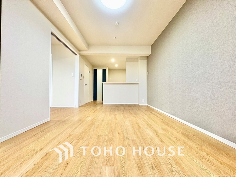 内装 叶えたかったのは落ち着きのあるナチュラルな風合い。そして開放感があるリビング。優雅な気分に浸れる幸せな時間をこの空間で。
