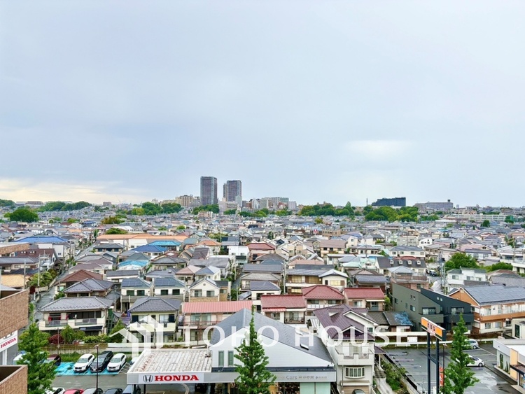バルコニー ここからは空が遠くまで見える。紺碧、曇天、茜色。心もともに映り変わる。東京にもあったんだ。こんな景色が・・・。