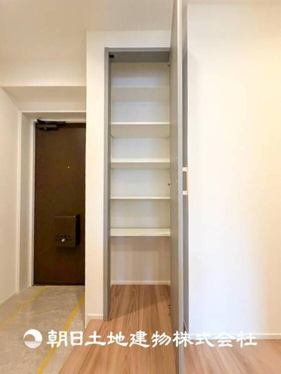 収納 【収納】部屋ごとに設けた収納は住みやすさへのこだわりがあります。シンプルで使いやすい収納スペース。