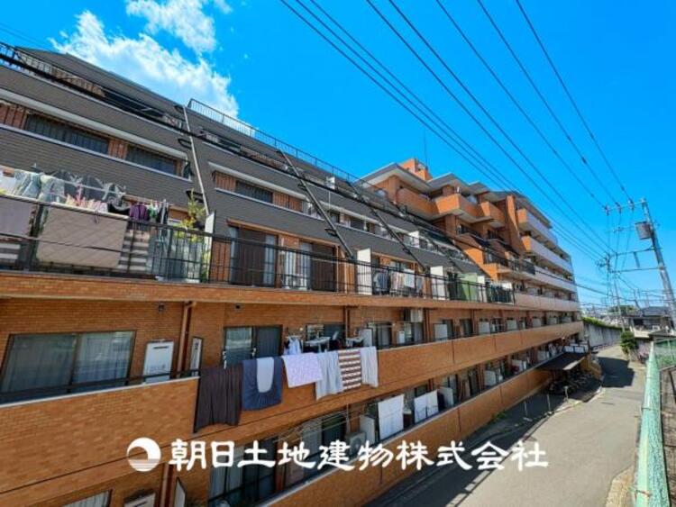 外観 【外観写真】無駄のないデザインと落ち着いたカラーリングが特徴のシンプルモダンな住宅。機能性と美しさを兼ね備えた外観です。