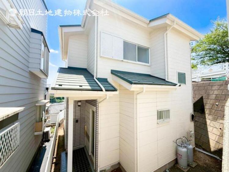 外観 空を広く感じる。緑が多いゆったり感のある安心の住環境です！！潤いのある環境でホッと生活できそうです！おしゃれな雰囲気や自然の潤いがあり、親しみやすさと個性を！街に新たな価値をもたらし続けてくれます！ 
