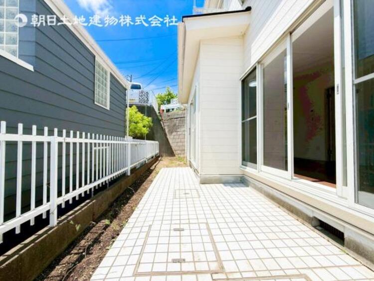 その他 【お庭】BBQやDIYなど大活躍するプライベートスペース！　ペットの運動スペースとしても重宝します。 