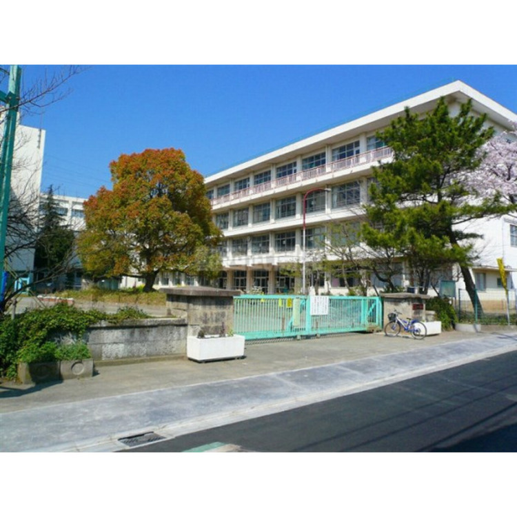周辺 泉小学校(約160m)