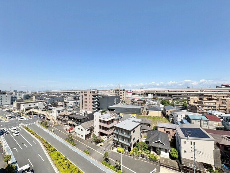 バルコニー 窓を開けると広がる青空。心をリフレッシュして日々を過ごしていきましょう。