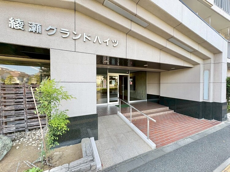 エントランス 外と内をつなぐエントランスは、まさに顔となる場所。