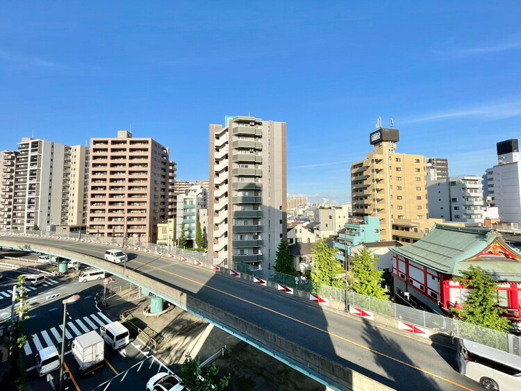 バルコニー 頬をなでる、優しい風を感じることが出来ます。