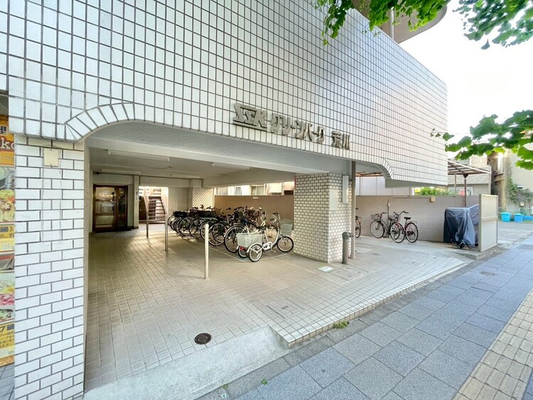 エントランス 外と内をつなぐエントランスは、まさに顔となる場所。