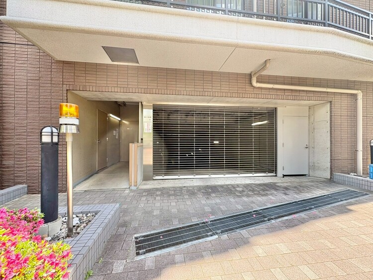 駐車場 本物件の駐車スペースです。車種制限のある場合もございますので、お気軽にお問い合わせくださいませ。