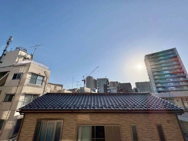 バルコニー 窓を開けると広がる青空。心をリフレッシュして日々を過ごしていきましょう。