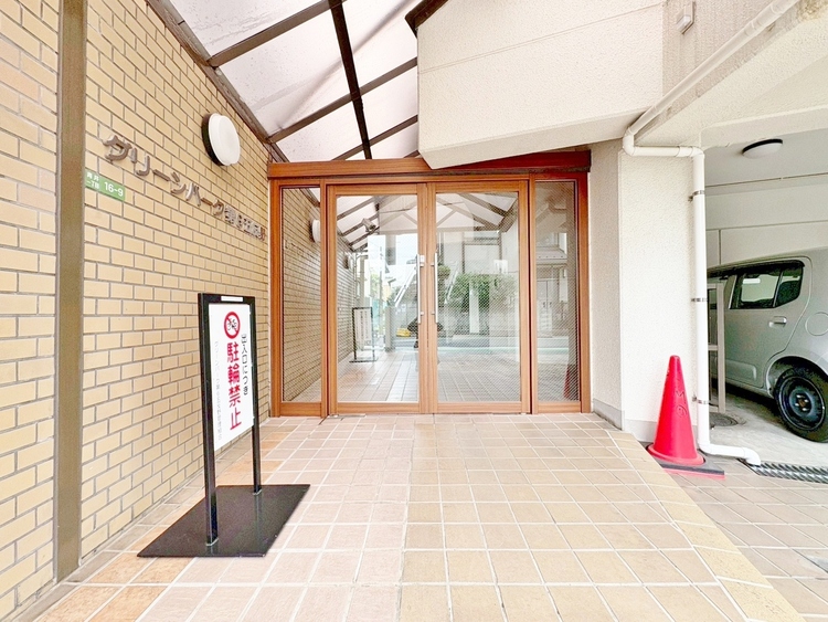 エントランス 外と内をつなぐエントランスは、まさに顔となる場所。