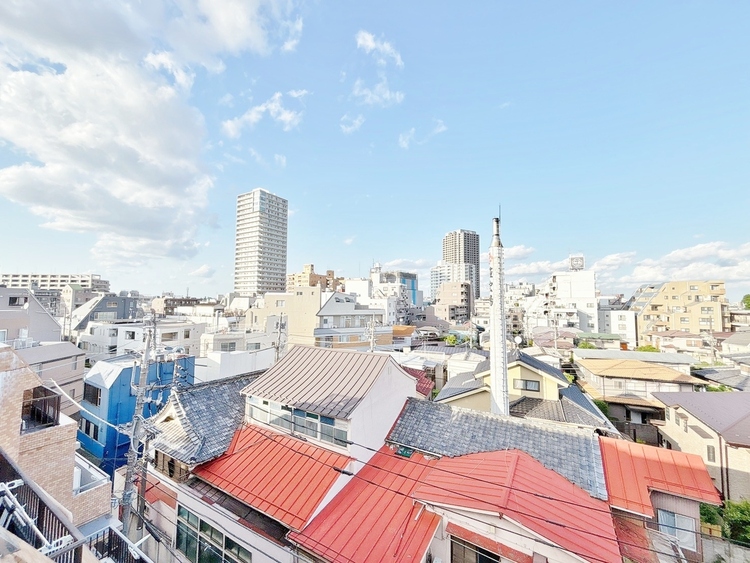 バルコニー 頬をなでる、優しい風を感じることが出来ます。