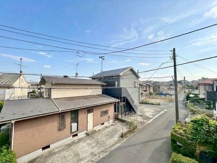 バルコニー 窓を開けると広がる青空。心をリフレッシュして日々を過ごしていきましょう。