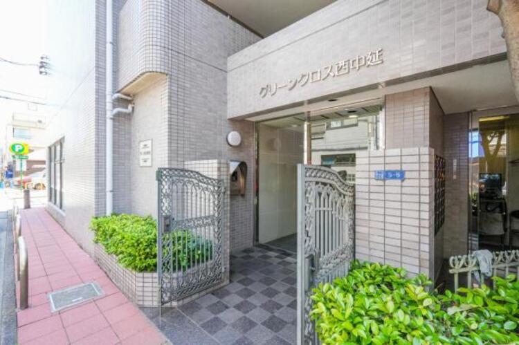 エントランス エントランスは、まさに顔となる場所。シンプルながらも格調高い雰囲気を漂わせています。