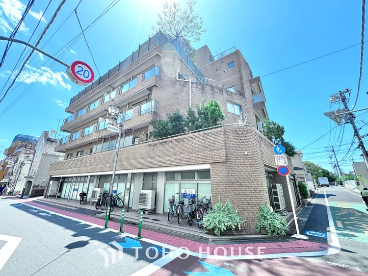 外観 漂う上質な空気感、マンションに入れば「おかえりなさい」と笑顔で迎えてくれるエントランス。最良の心配りを感じるマンションでした。