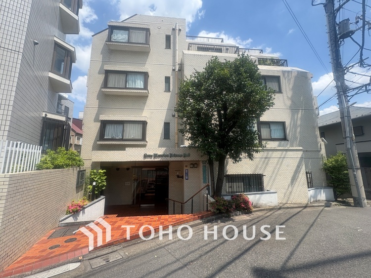外観 漂う上質な空気感、マンションに入れば「おかえりなさい」と笑顔で迎えてくれるエントランス。最良の心配りを感じるマンションでした。