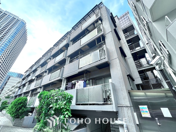 外観 漂う上質な空気感、マンションに入れば「おかえりなさい」と笑顔で迎えてくれるエントランス。最良の心配りを感じるマンションでした。