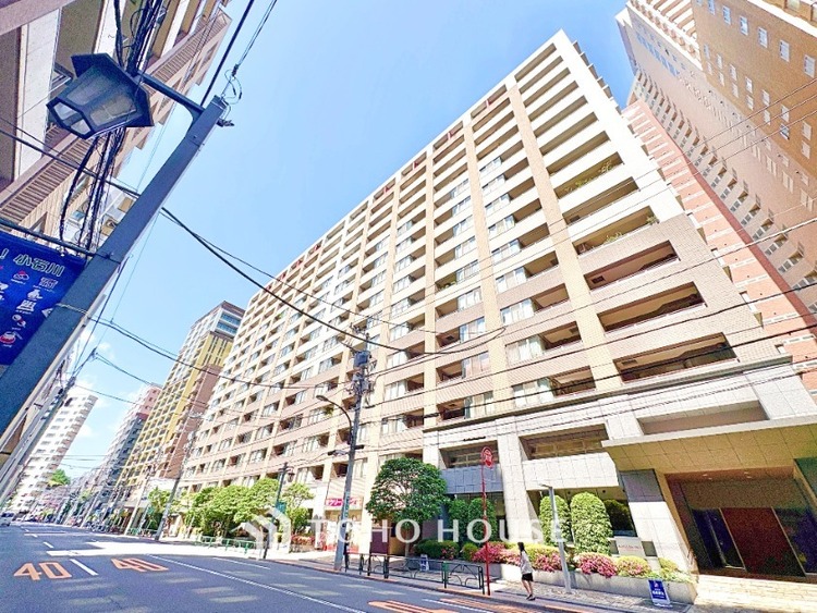 外観 【Exterior】街並みに溶け込みながらも、確かな存在感。落ち着いた佇まいが、帰るたびに安心を与えてくれます。永く愛される外観デザインです。