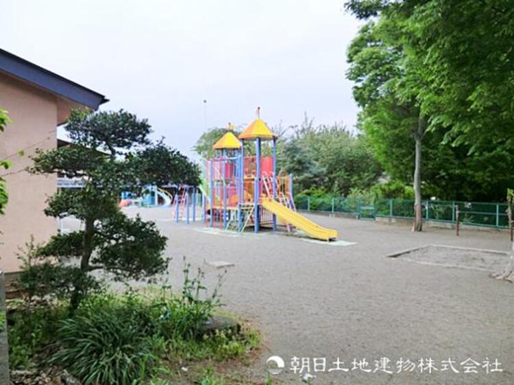 周辺 【上川井幼稚園】1710ｍ　園内の自然環境がとても豊かで、たけのこやお芋掘り、栗拾いなど体験が充実しています。広い敷地でのびのび遊べる×先生の手厚い対応が魅力です。