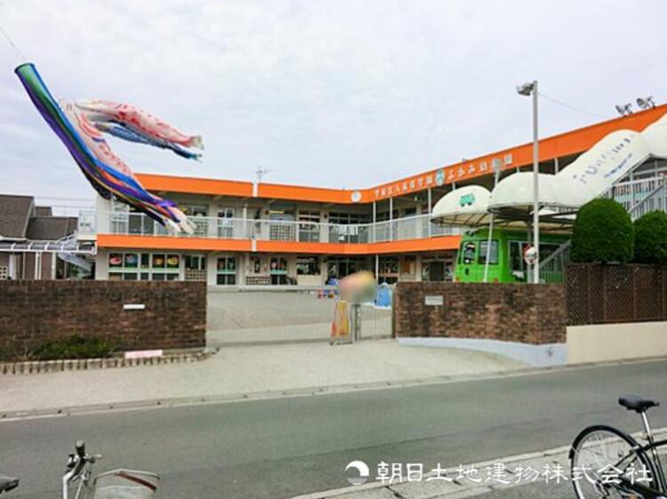 周辺 【ふかみ幼稚園】1460ｍ　集団生活や礼儀をしっかり教える方針で、発表会も完成度が高くお子様の成長をしっかり引き出します。楽しみながらメリハリもあるバランスのとれた環境です。