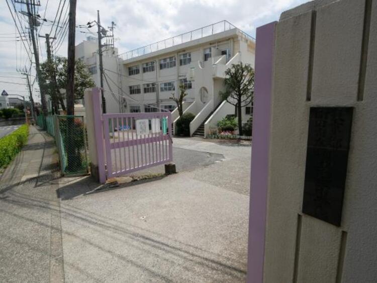 周辺 町田第三中学校まで約808ｍ