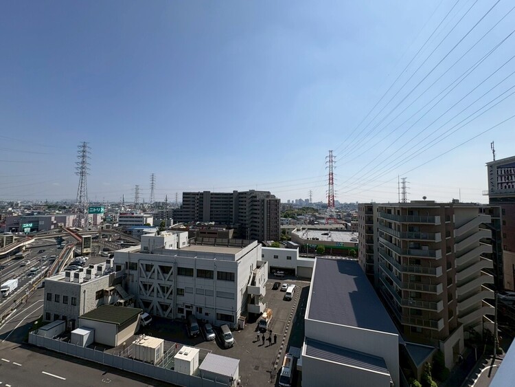 バルコニー 窓を開けると広がる青空。心をリフレッシュして日々を過ごしていきましょう。