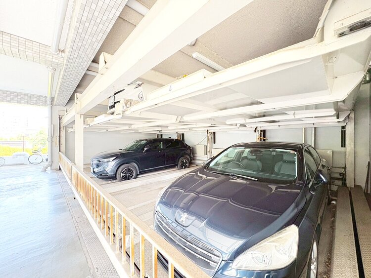 駐車場 本物件の駐車スペースです。車種制限のある場合もございますので、お気軽にお問い合わせくださいませ。
