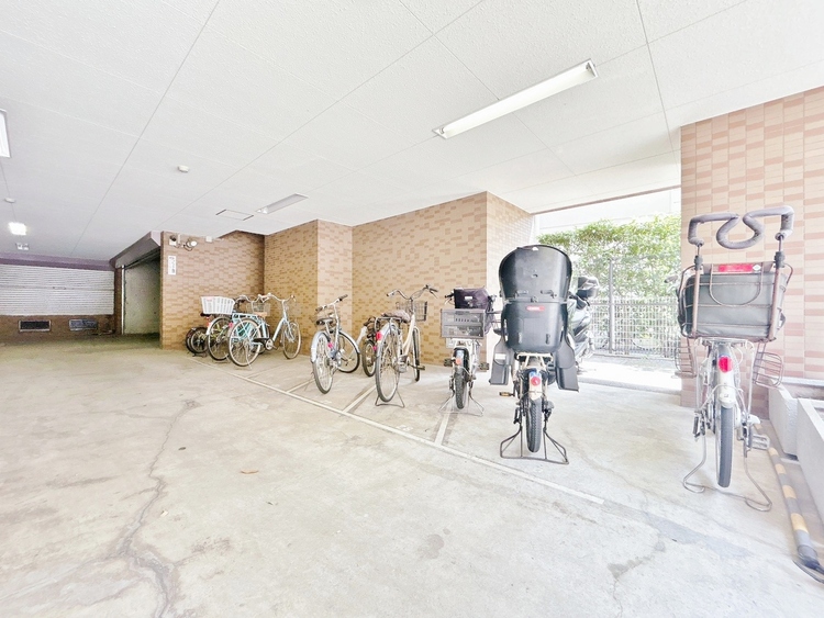 その他 きちんと整備された駐輪場。住む方の心遣いが感じられます。