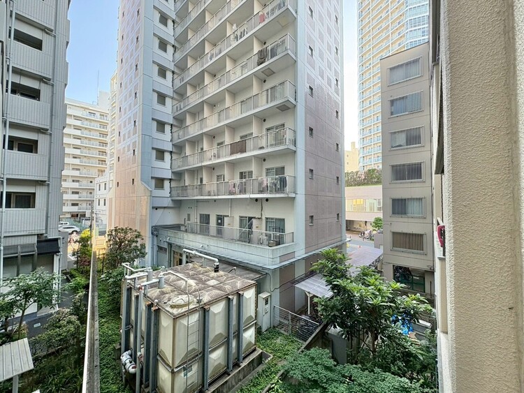 バルコニー 窓を開けると広がる青空。心をリフレッシュして日々を過ごしていきましょう。