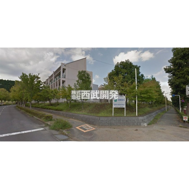 周辺 美杉台中学校(約410m)