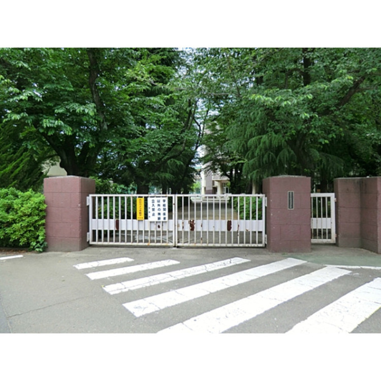 周辺 第四中学校(約660m)