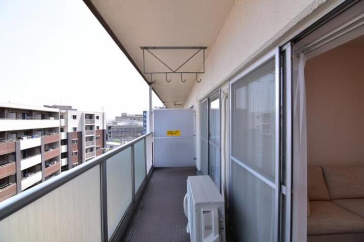 バルコニー 自分だけのプライベート空間。都会の喧騒を忘れてリラックスできる空間になるでしょう。 