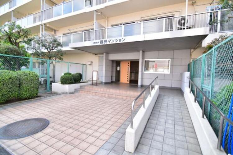 エントランス 居住者の帰り、訪れる方を優しく迎えてくれるエントランスです。 
