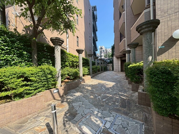 その他 上質感漂う玄関アプローチです。