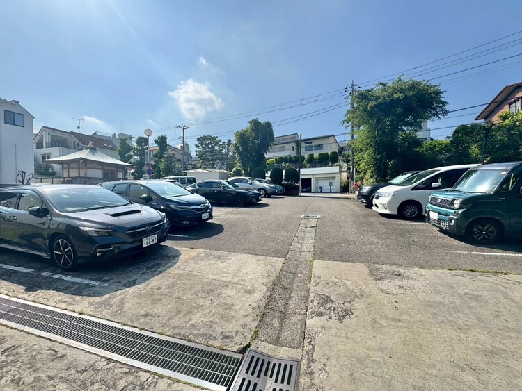 その他 駐車スペースが嬉しいですね。※空き状況は都度ご確認下さい。