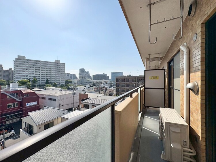 その他 朝の澄んだ空気や、夕方に吹く清々しい風を感じられるバルコニー。
