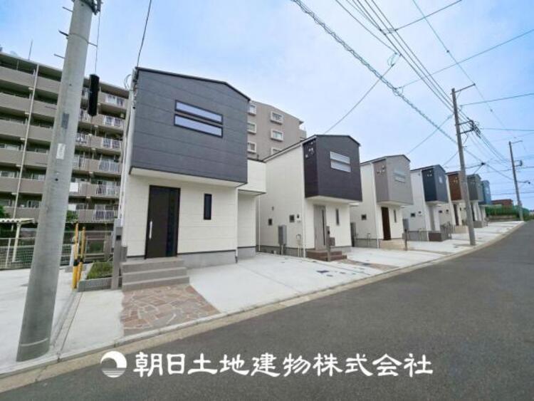 外観 【外観写真】表現された空間はたくさんの光を浴び、風を感じ、暮らしの時間を豊かにしてくれます。デザインされた空間と競い合うかのような充実した建物と共に大切な家族の思い出を刻んでいきます。