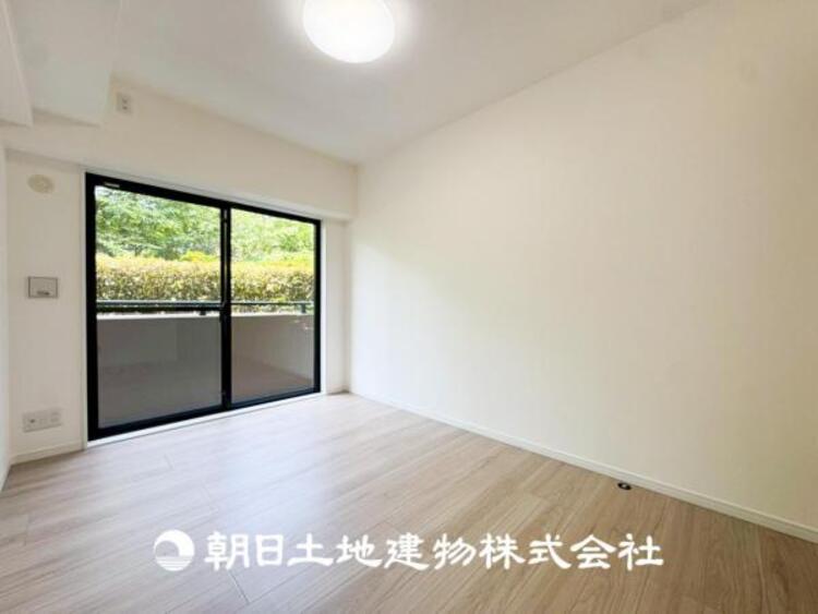 内装 【居室】設計者のセンスが求められる大切な空間だからこそ、落ち着いて過ごせる癒しと寛ぎの空間が欲しい。そんな願いを叶えました。