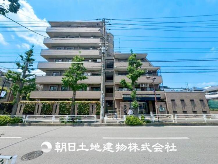 外観 【外観写真】表現された空間はたくさんの光を浴び、風を感じ、暮らしの時間を豊かにしてくれます。デザインされた空間と競い合うかのような充実した建物と共に大切な家族の思い出を刻んでいきます。