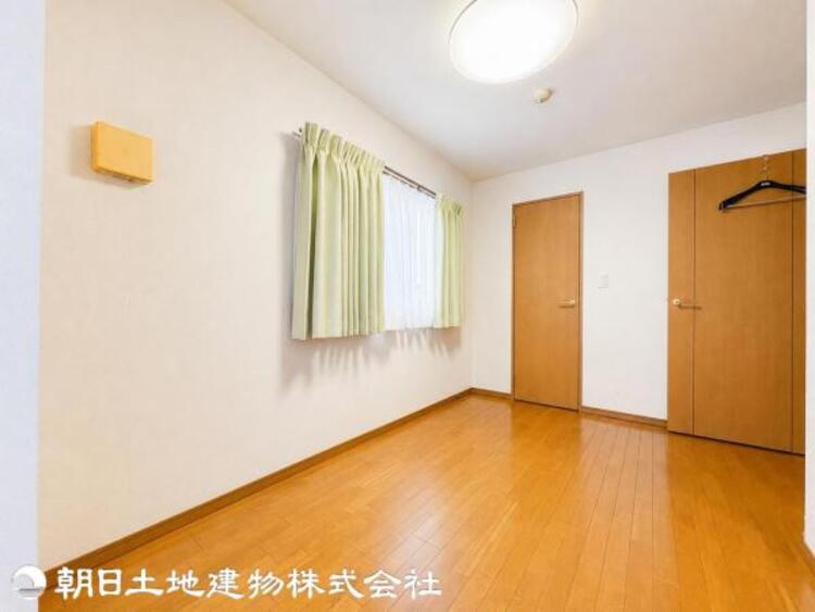 内装 使い勝手自由な洋室です