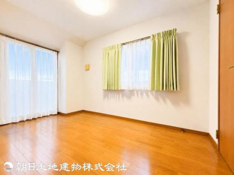 内装 二面採光なので一日を通して日当たり良いですね