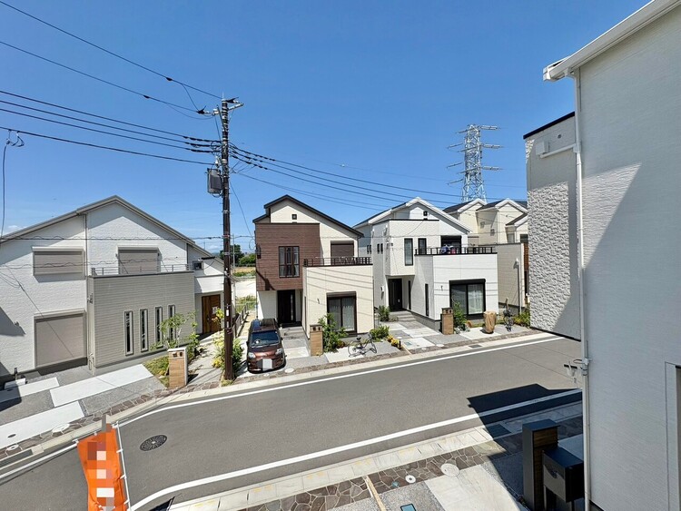 バルコニー 窓を開けると広がる青空。心をリフレッシュして日々を過ごしていきましょう。