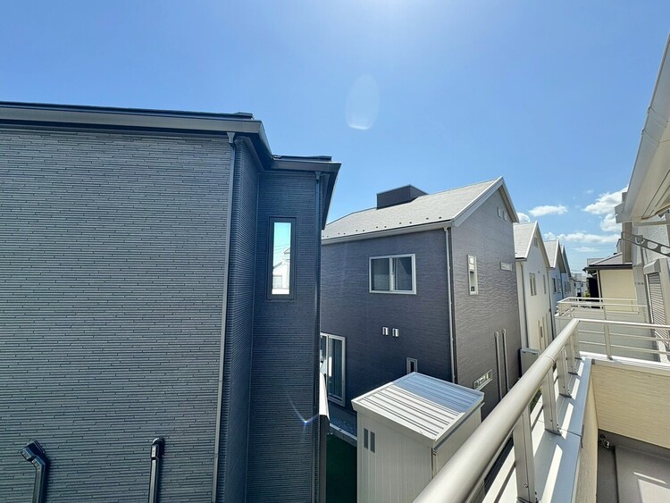 バルコニー 頬をなでる、優しい風を感じることが出来ます。