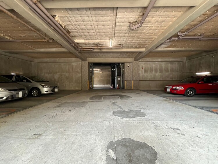 駐車場 本物件の駐車スペースです。車種制限のある場合もございますので、お気軽にお問い合わせくださいませ。