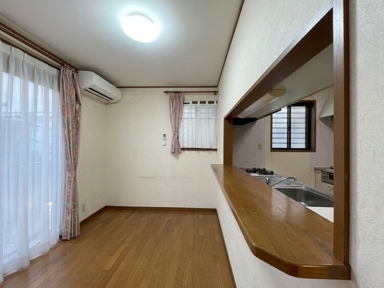 居間 ひとつひとつの空間に宿した機能性、そして美意識。※加工により家具消しを施しております。