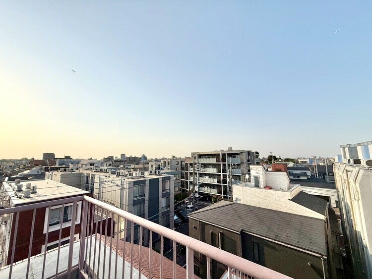 その他 朝の澄んだ空気や、夕方に吹く清々しい風を感じられるバルコニー。